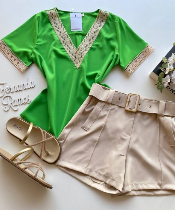 Blusa Feminina Manga Curta com Detalhe em Guipir Verde - Fernanda Ramos Store