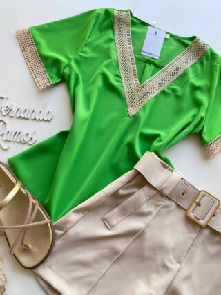 Blusa Feminina Manga Curta com Detalhe em Guipir Verde - Fernanda Ramos Store