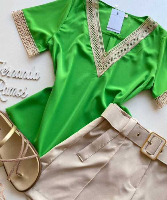 Blusa Feminina Manga Curta com Detalhe em Guipir Verde - Fernanda Ramos Store