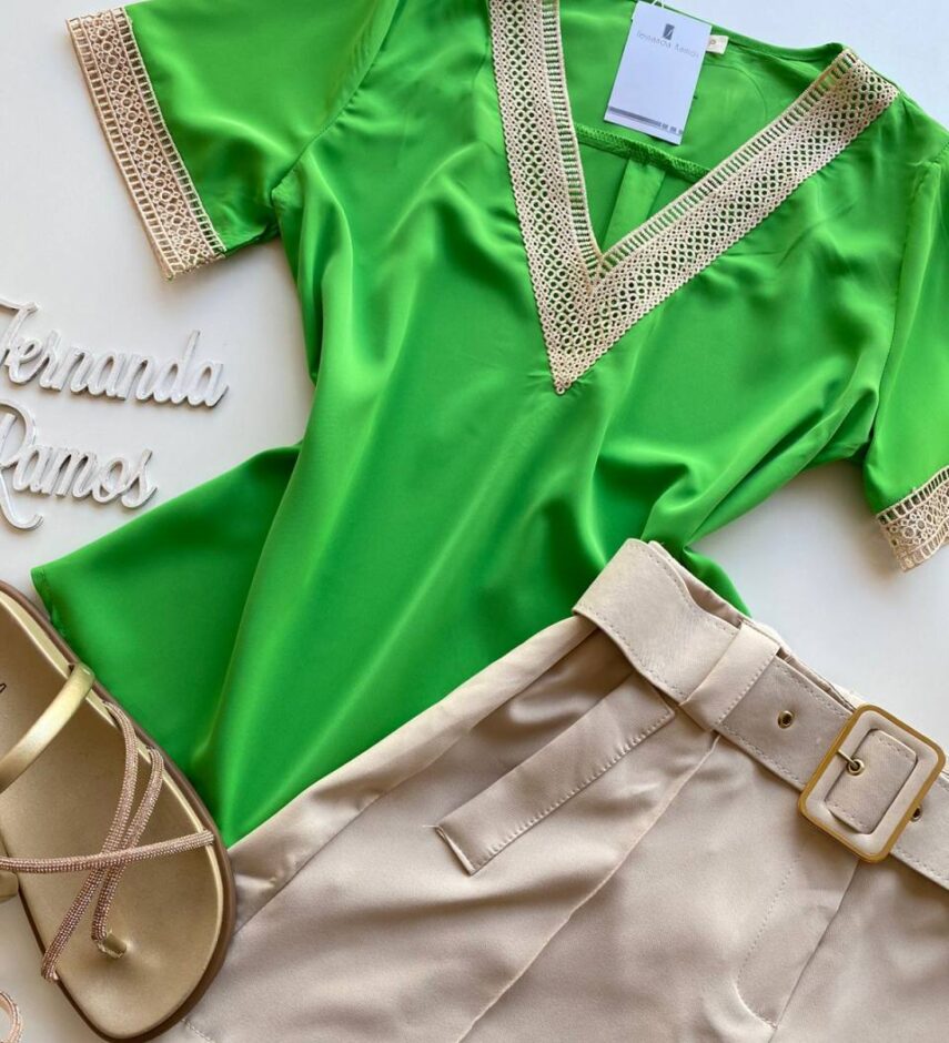 Blusa Feminina Manga Curta com Detalhe em Guipir Verde - Fernanda Ramos Store