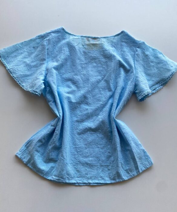 Blusa Feminina Manga Curta Lara com Detalhe Bordado Azul - Fernanda Ramos Store