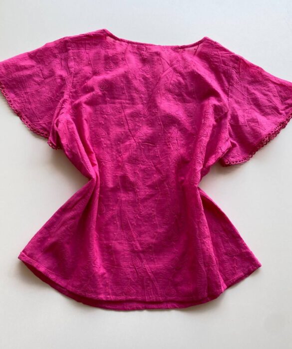 Blusa Feminina Manga Curta Lara com Detalhe Bordado Pink - Fernanda Ramos Store