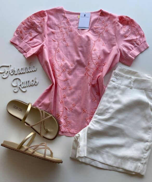 Blusa Feminina Manga Curta Maitê com Detalhe Bordado Rosa - Fernanda Ramos Store