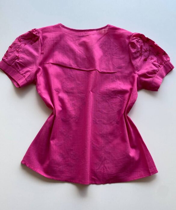 Blusa Feminina Manga Curta Maitê com Detalhe Bordado Pink - Fernanda Ramos Store