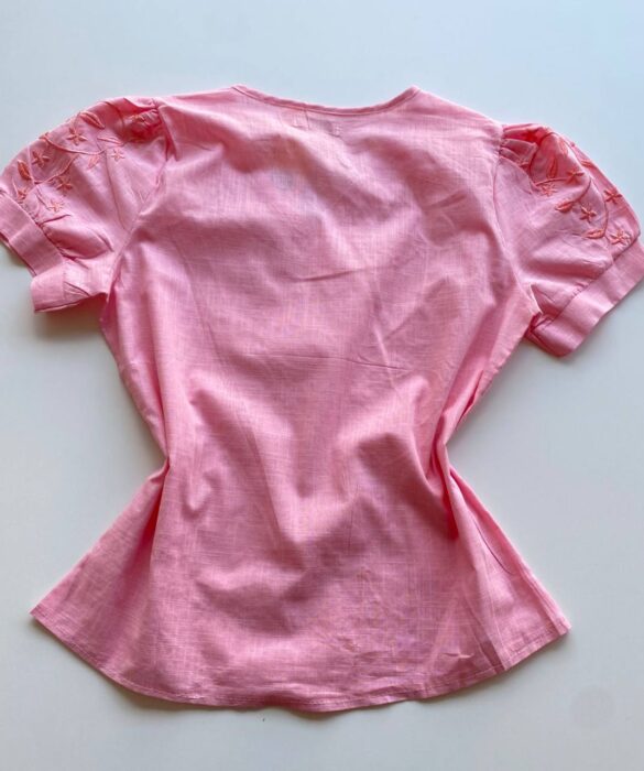 Blusa Feminina Manga Curta Maitê com Detalhe Bordado Rosa - Fernanda Ramos Store