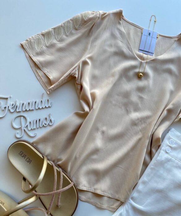 Blusa Feminina Sophia Manga Curta com Detalhe Bordado Bege - Fernanda Ramos Store