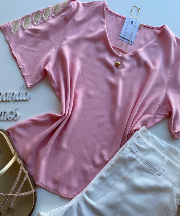 Blusa Feminina Sophia Manga Curta com Detalhe Bordado Rosa - Fernanda Ramos Store