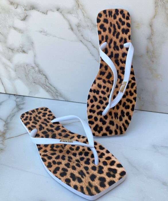 Chinelo Branco Animal Print com Correia Fina - Fernanda Ramos Store