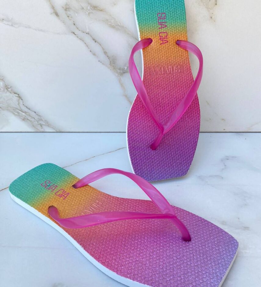 Chinelo Branco Aurora Boreal com Correia Fina Fúcsia - Fernanda Ramos Store
