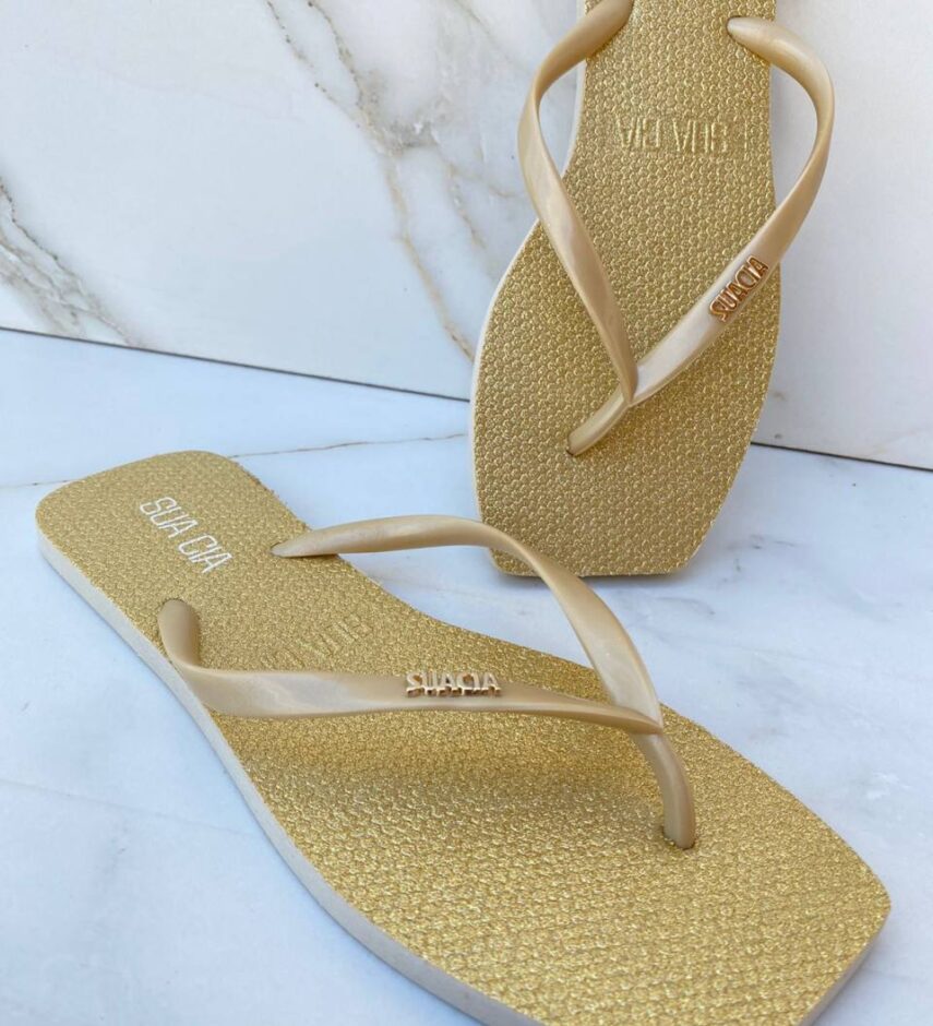 Chinelo Gliter Ouro Cristal com Correia Fina - Fernanda Ramos Store