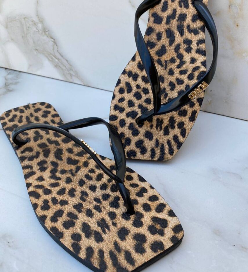 Chinelo Preto Animal Print com Correia Fina - Fernanda Ramos Store