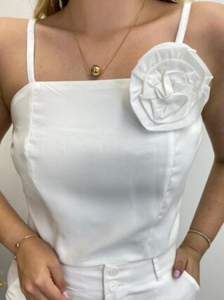 Conjunto Feminino Cropped sem Bojo com Broche de Flor e Short Branco - Fernanda Ramos Store