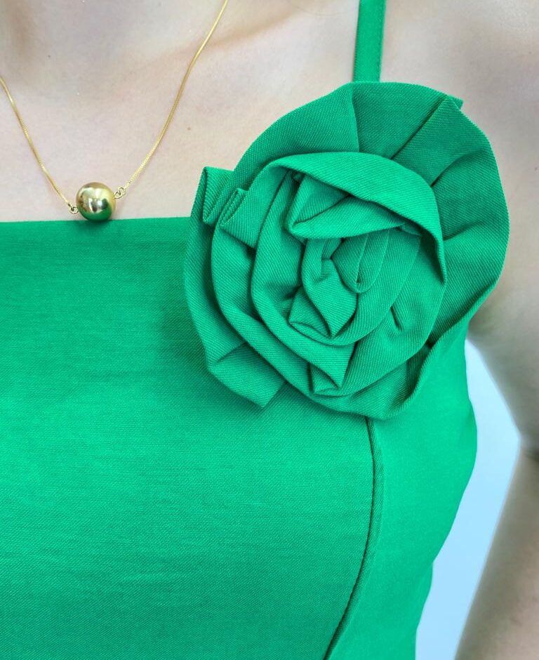 Conjunto Feminino Cropped sem Bojo com Broche de Flor e Short Verde - Fernanda Ramos Store