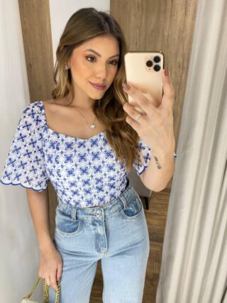 Cropped Feminino com Bojo de Laise Branco Bordado de Azul - Fernanda Ramos Store