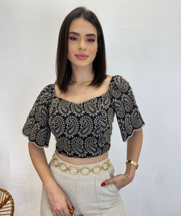 Cropped Feminino com Bojo e Amarração Atrás Preto Bordado - Fernanda Ramos Store