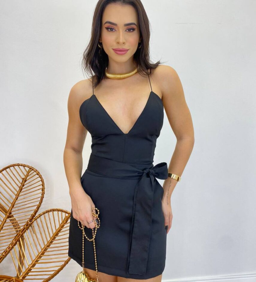Macaquinho Feminino Larissa Decote em V com Amarração Preto - Fernanda Ramos Store