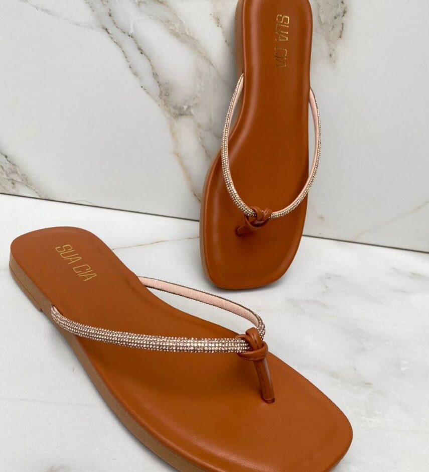 Rasteira Feminina Bianca Caramelo com Detalhes em Strass Cobre - Fernanda Ramos Store