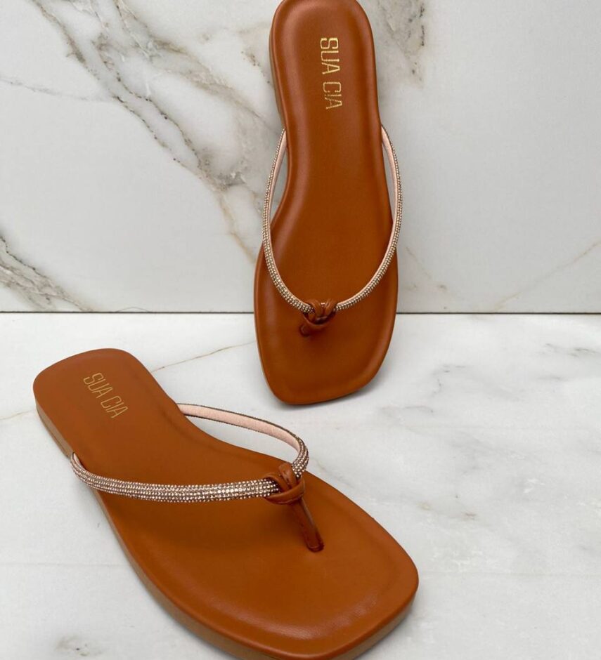 Rasteira Feminina Bianca Caramelo com Detalhes em Strass Cobre - Fernanda Ramos Store