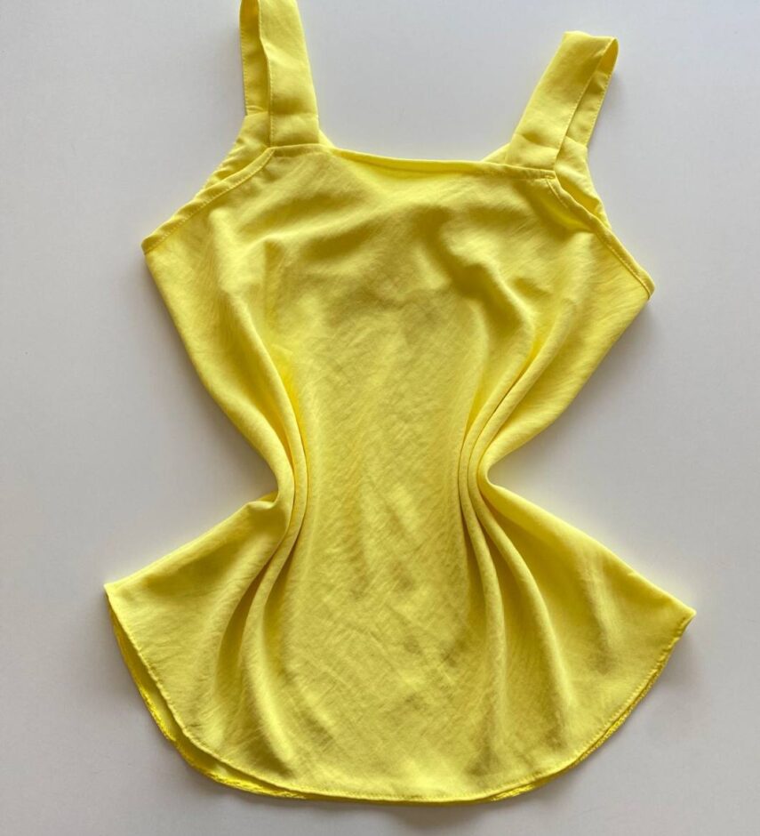Regata Feminina Crepe Alça Grossa Brenda Amarela - Fernanda Ramos Store