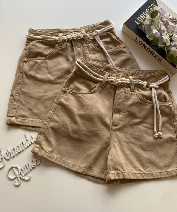 Short Feminino Sarja Boyfriend Alto com Cinto Bege - Fernanda Ramos Store