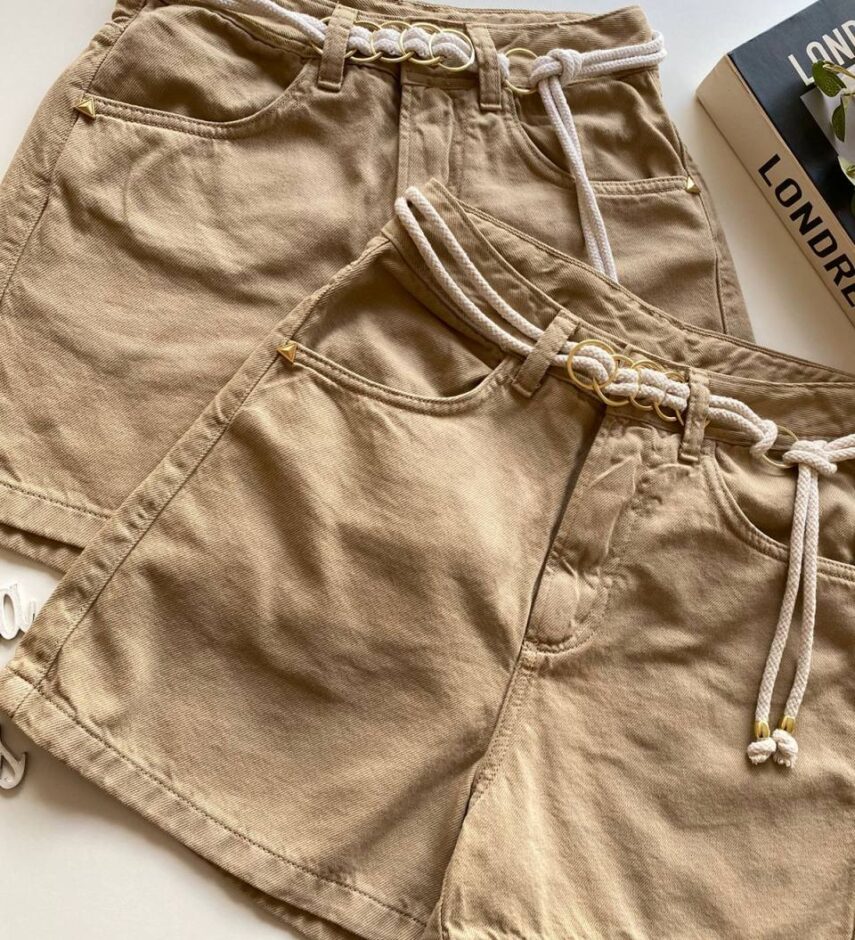 Short Feminino Sarja Boyfriend Alto com Cinto Bege - Fernanda Ramos Store
