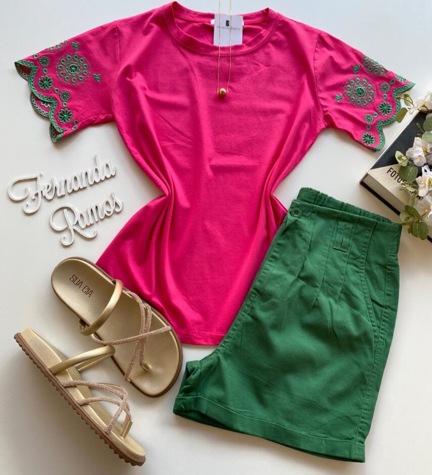 T-shirt Manga Curta Feminina Pink com Detalhe Bordado Verde - Fernanda Ramos Store