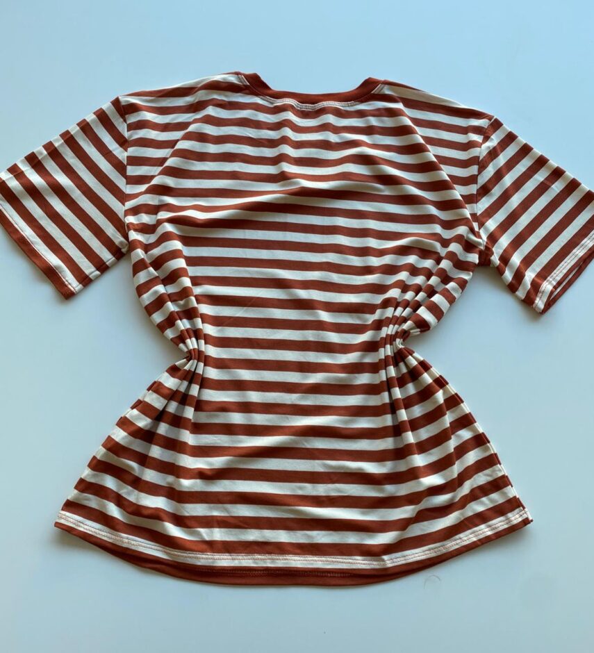 T-shirt Manga Curta Isabella Listrada Terracota - Fernanda Ramos Store