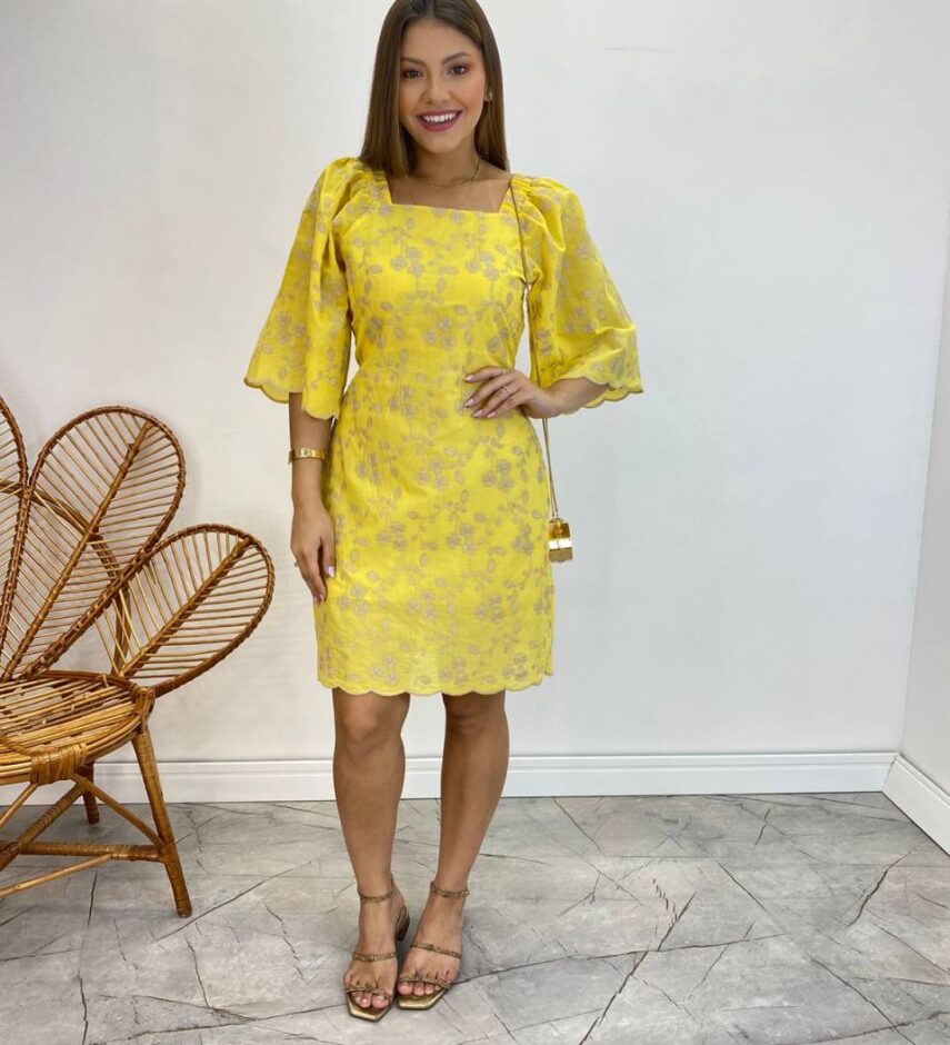 Vestido Curto sem Bojo Amarelo com Amarração Atrás Bordado Floral - Fernanda Ramos Store