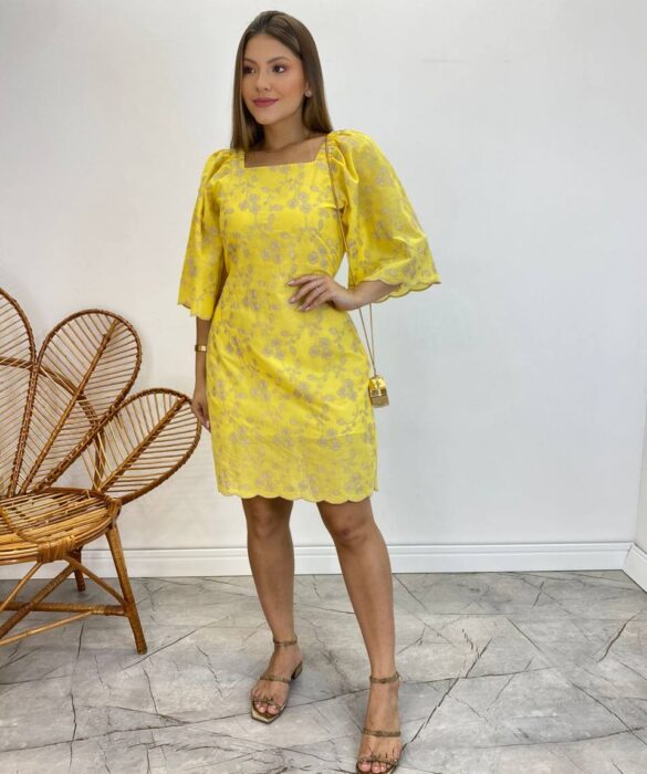 Vestido Curto sem Bojo Amarelo com Amarração Atrás Bordado Floral - Fernanda Ramos Store