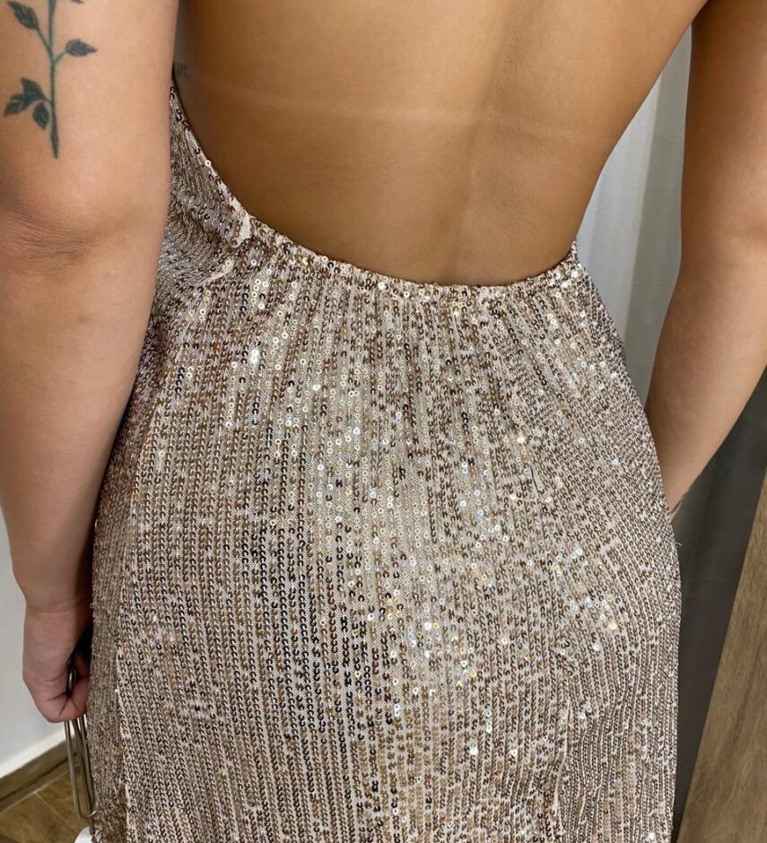 Vestido Feminino Curto de Paetê sem Bojo com Detalhe em Flor Bege - Fernanda Ramos Store