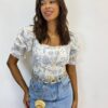 Cropped Feminino com Bojo Manga Bufante Estampado em Azul - Fernanda Ramos Store