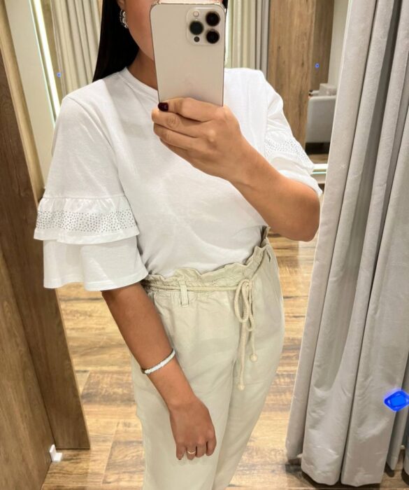 Cropped Feminino Fernanda Branco sem Bojo com Aplicações na Manga - Fernanda Ramos Store