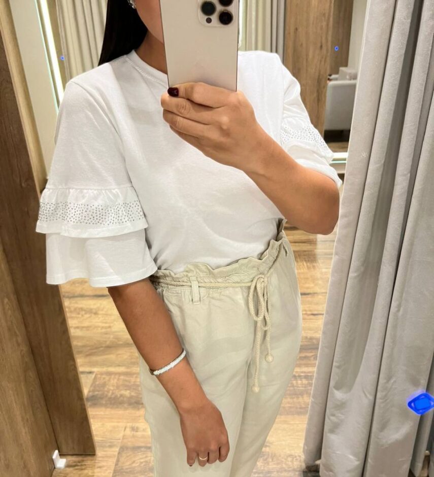 Cropped Feminino Fernanda Branco sem Bojo com Aplicações na Manga - Fernanda Ramos Store