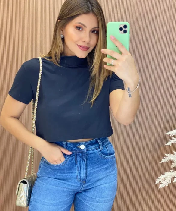 Cropped Manga Curta Básica com Gola Preta - Fernanda Ramos Store