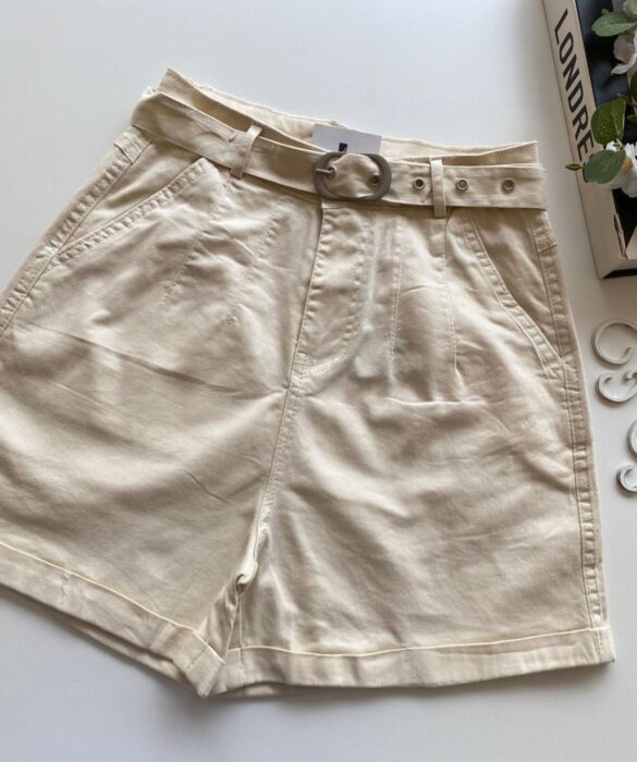 Short Feminino com Cinto e Detalhe em Pregas Bege - Fernanda Ramos Store