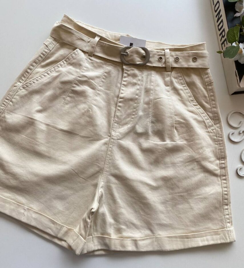 Short Feminino com Cinto e Detalhe em Pregas Bege - Fernanda Ramos Store