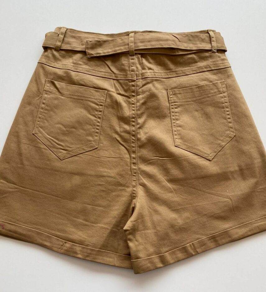 Short Feminino com Cinto e Detalhe em Pregas Caqui - Fernanda Ramos Store