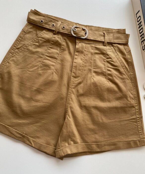 Short Feminino com Cinto e Detalhe em Pregas Caqui - Fernanda Ramos Store