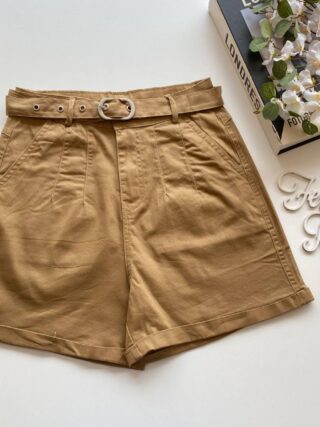 Short Feminino com Cinto e Detalhe em Pregas Caqui - Fernanda Ramos Store