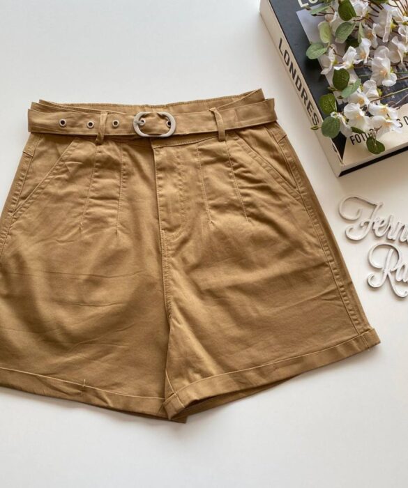 Short Feminino com Cinto e Detalhe em Pregas Caqui - Fernanda Ramos Store