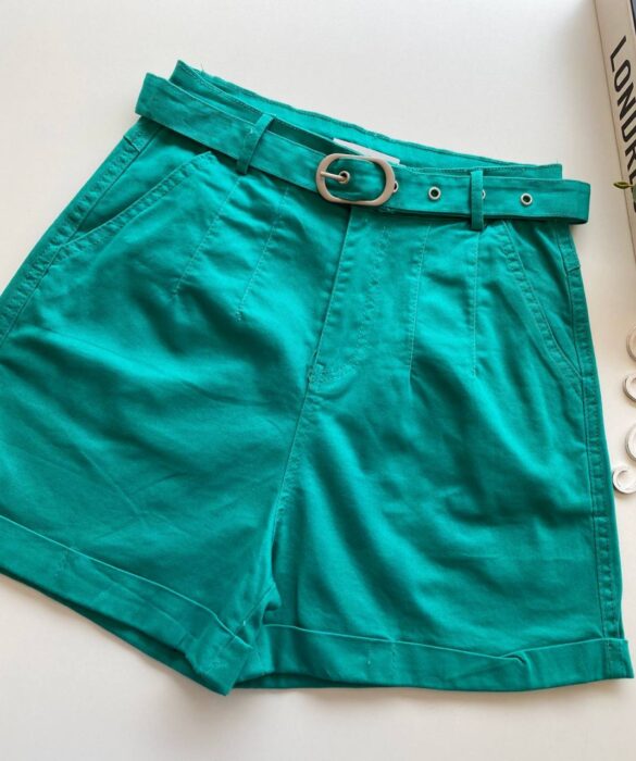 Short Feminino com Cinto e Detalhe em Pregas Verde Água - Fernanda Ramos Store