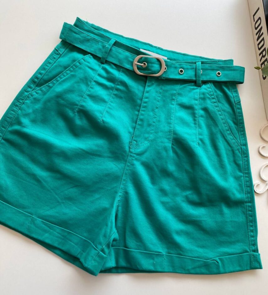 Short Feminino com Cinto e Detalhe em Pregas Verde Água - Fernanda Ramos Store