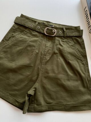 Short Feminino com Cinto e Detalhe em Pregas Verde Militar - Fernanda Ramos Store