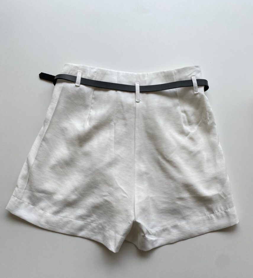 Short Feminino Juliana com Cinto Branco - Fernanda Ramos Store