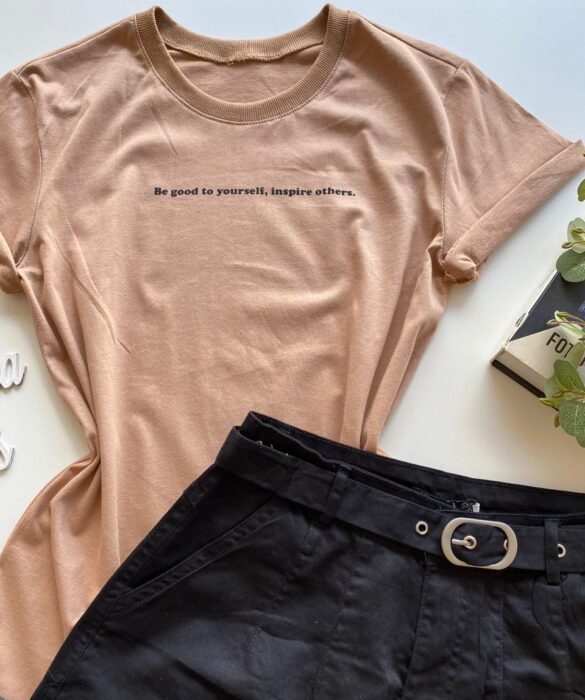 T-shirt Manga Curta Feminina Be Good To Yourself Bege - Fernanda Ramos Store