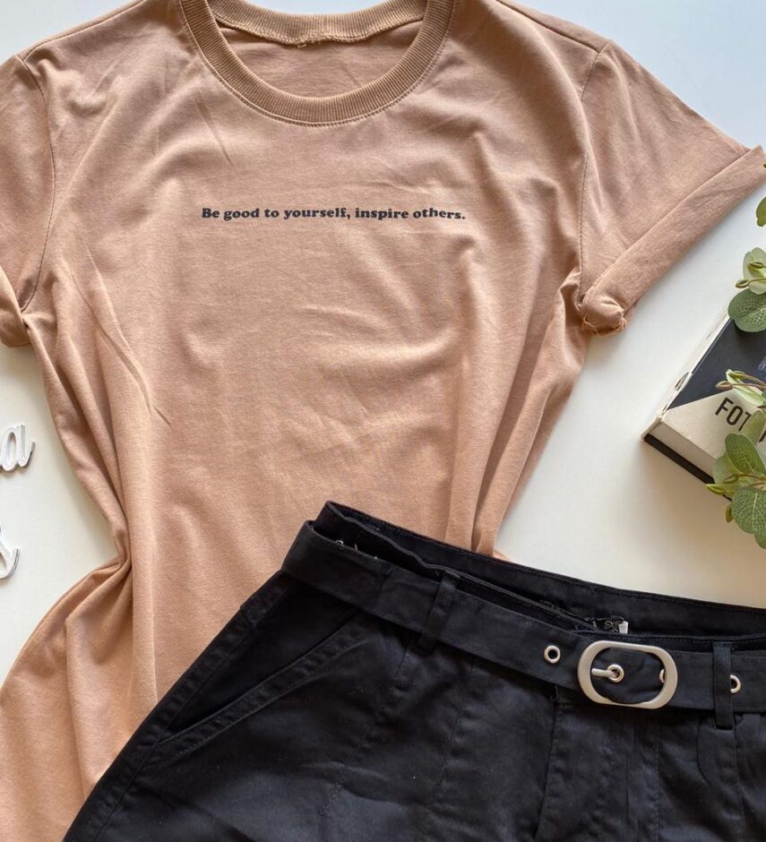 T-shirt Manga Curta Feminina Be Good To Yourself Bege - Fernanda Ramos Store