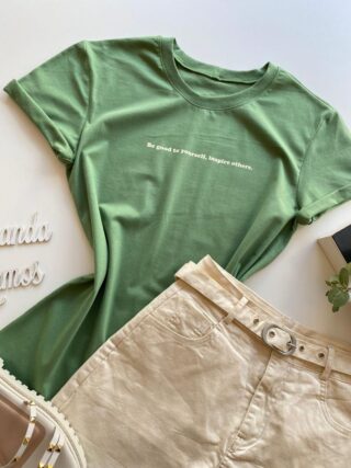 T-shirt Manga Curta Feminina Be Good To Yourself Verde Oliva - Fernanda Ramos Store