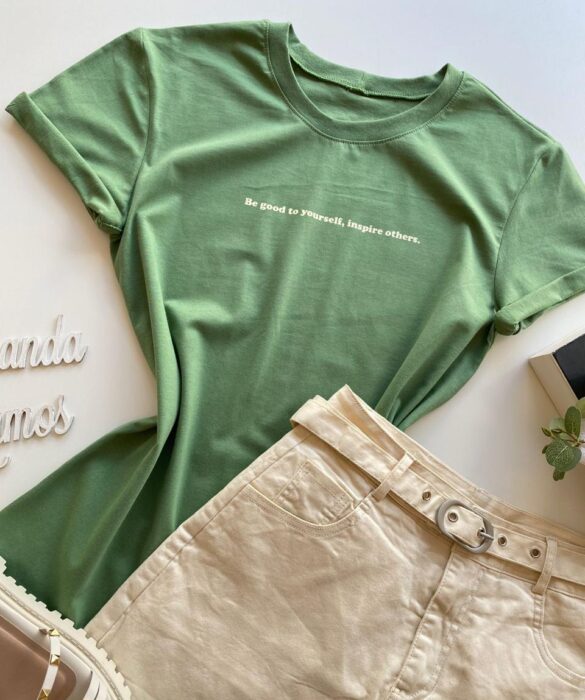 T-shirt Manga Curta Feminina Be Good To Yourself Verde Oliva - Fernanda Ramos Store