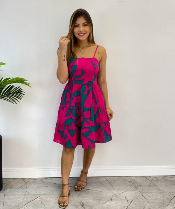 Vestido Feminino Curto com Bojo Estampado Fundo Fúcsia - Fernanda Ramos Store