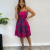 Vestido Feminino Curto com Bojo Estampado Fundo Fúcsia - Fernanda Ramos Store